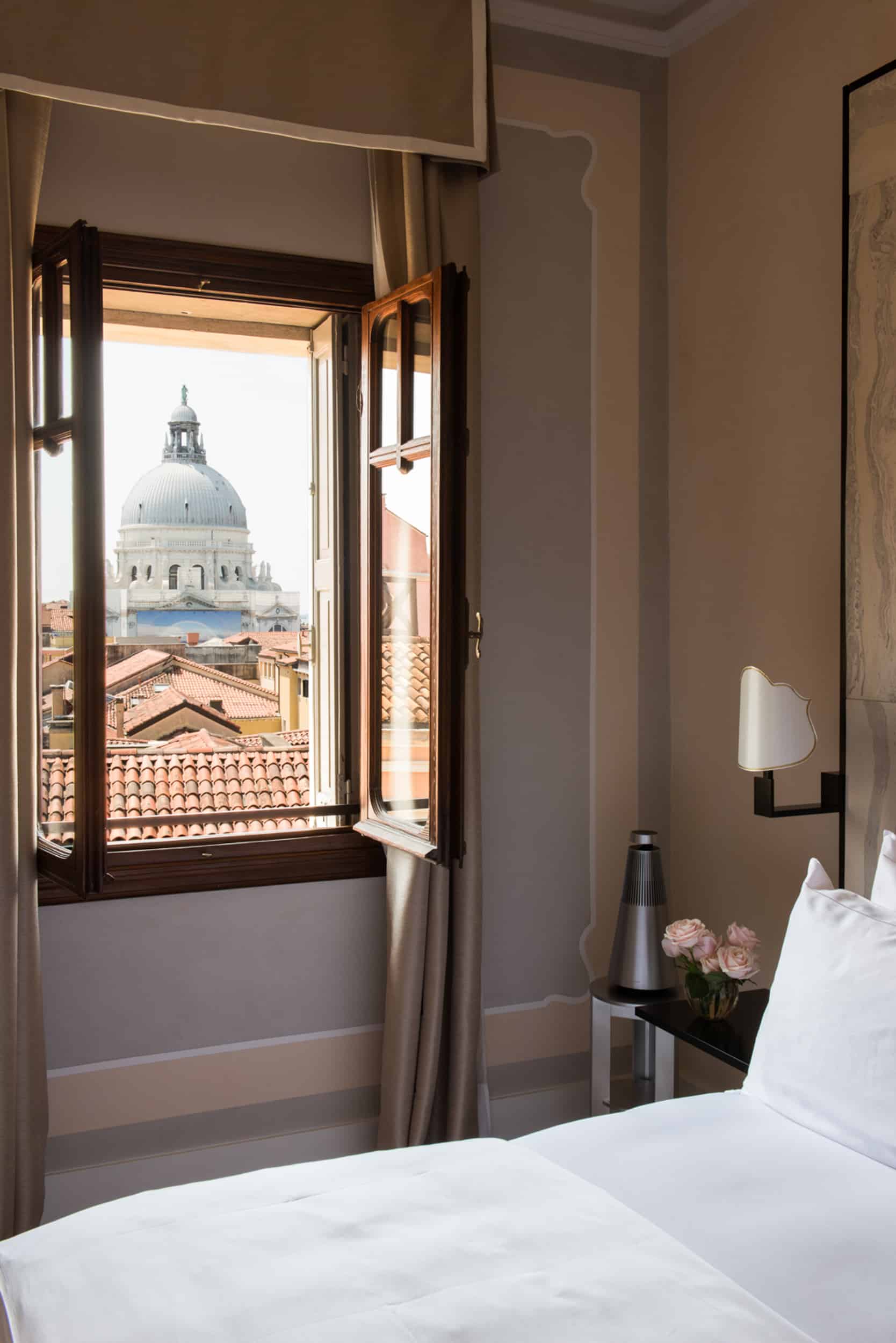Junior suite superieure at nolinski venezia hotel in venice. Copyright guillaume de laubier