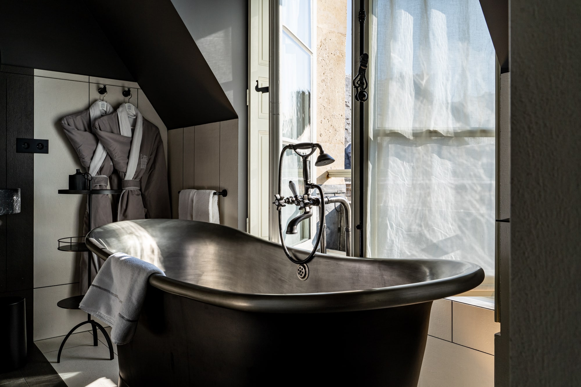 Salle-de-bain-Cour-des-Vosges-crédit-photo-Simon-Detraz