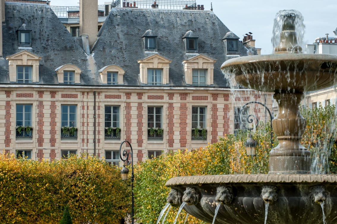 Facade-Cour-des-Vosges-crédit-photo-Guillaume-de-Laubier