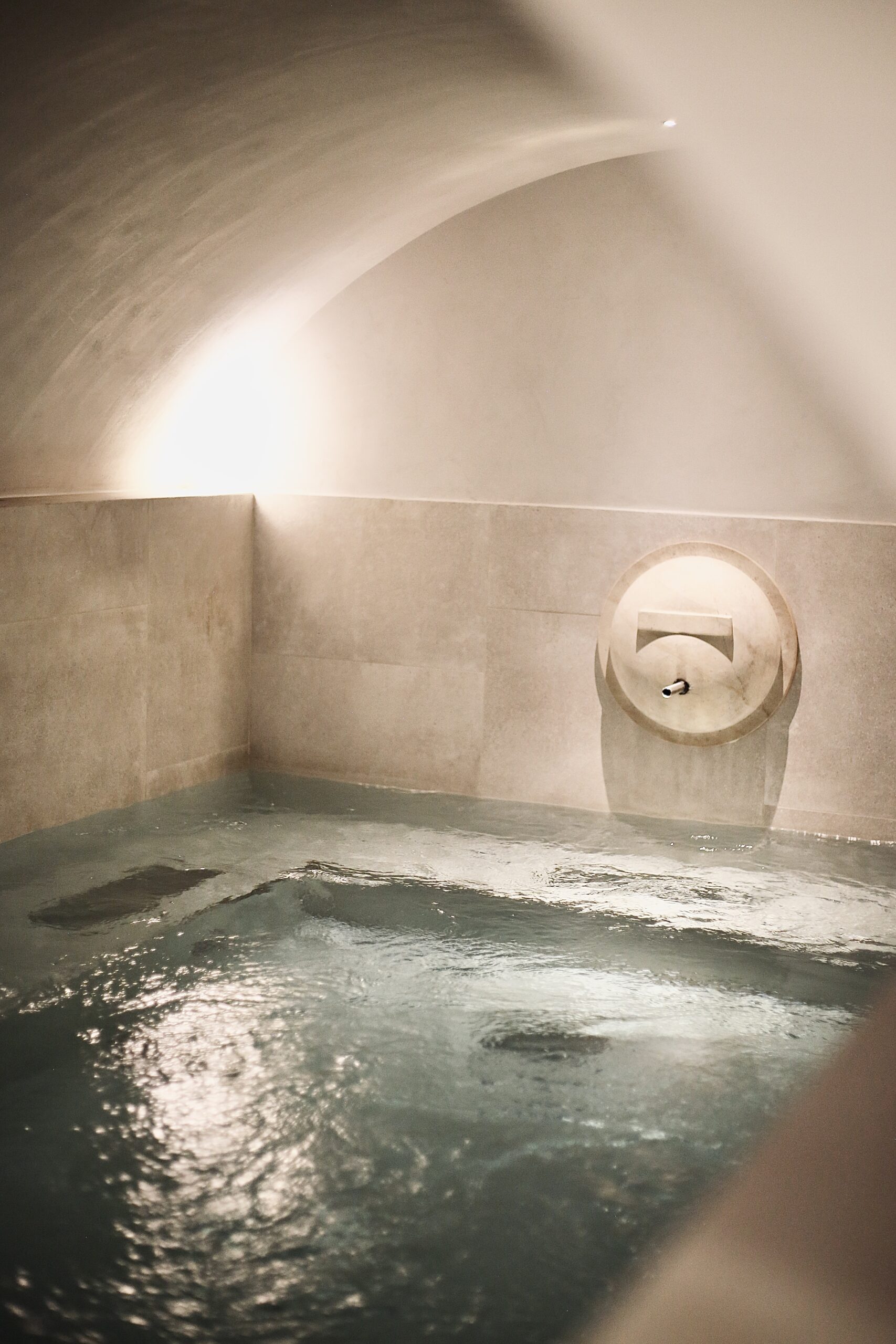 Bain-Romain-Cour-des-Vosges-crédit-photo-Haley-Carrere