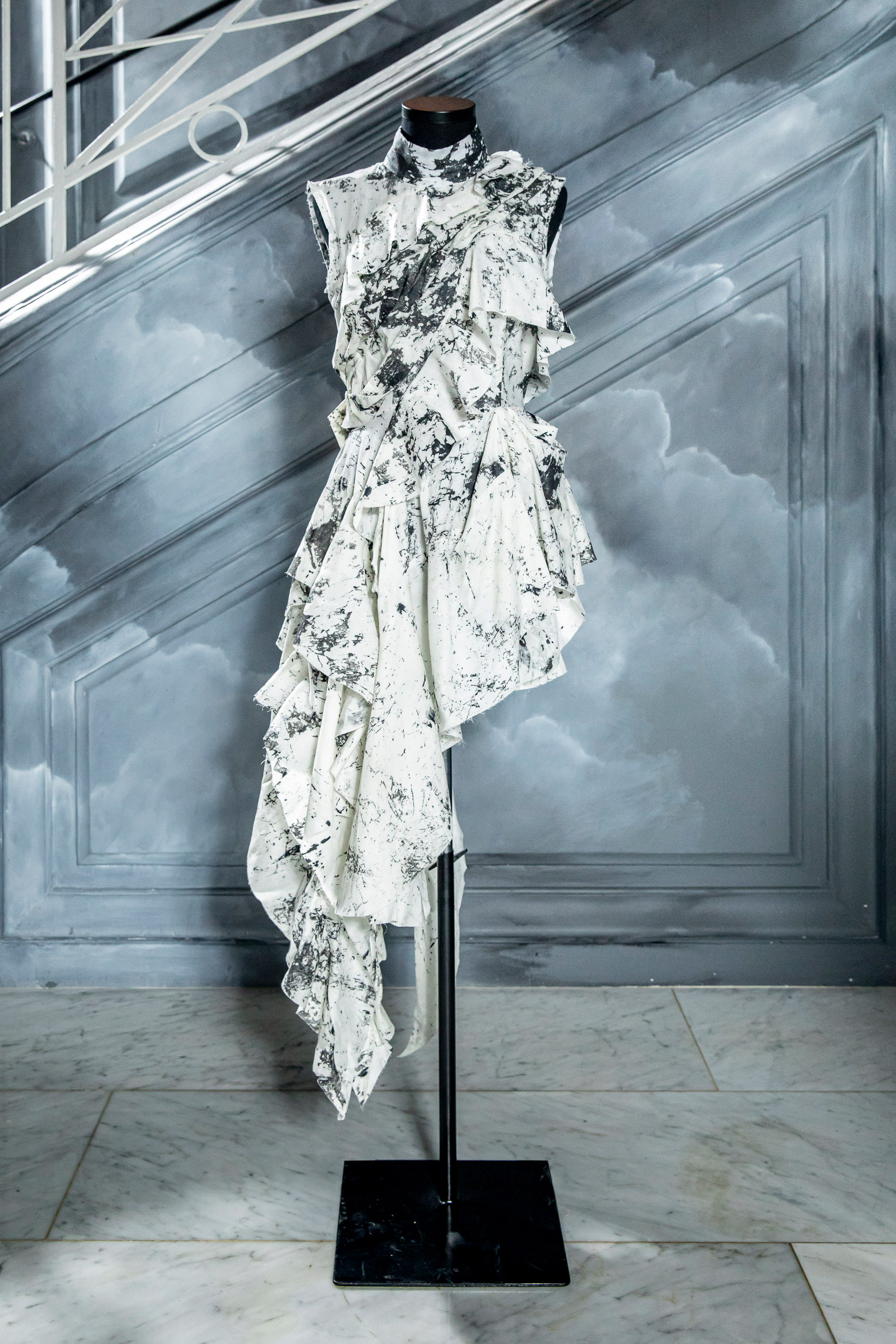 Tenue-Jeanne-Cigdem-Prix-Mode-Evok-Collection-2024-crédit-photo-Simon-Detraz