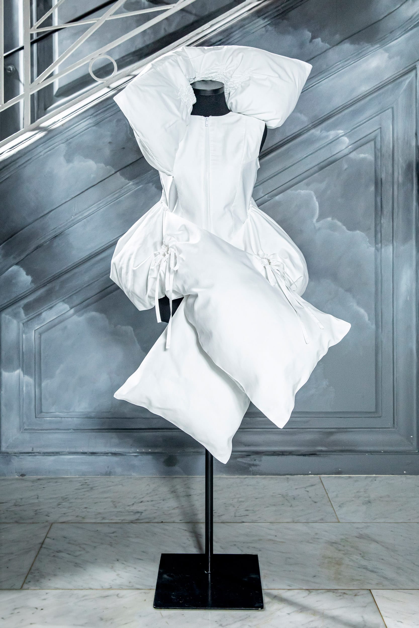 Tenue-Louise-Chevillot-Prix-Mode-Evok-Collection-2024-crédit-photo-Simon-Detraz