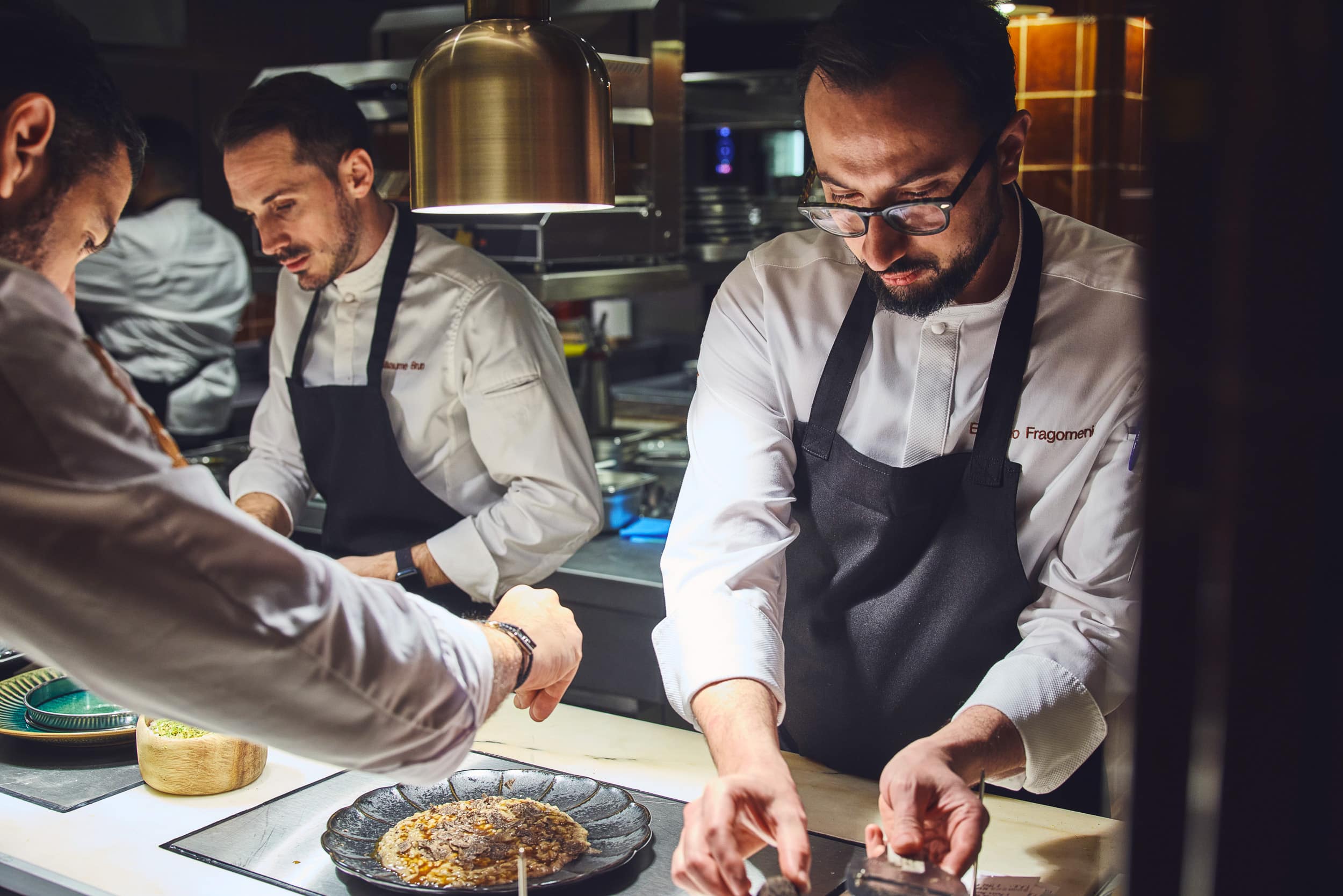 Staff-Cuisine-Brach-Madrid-crédit-photo-Guillaume-Czerw