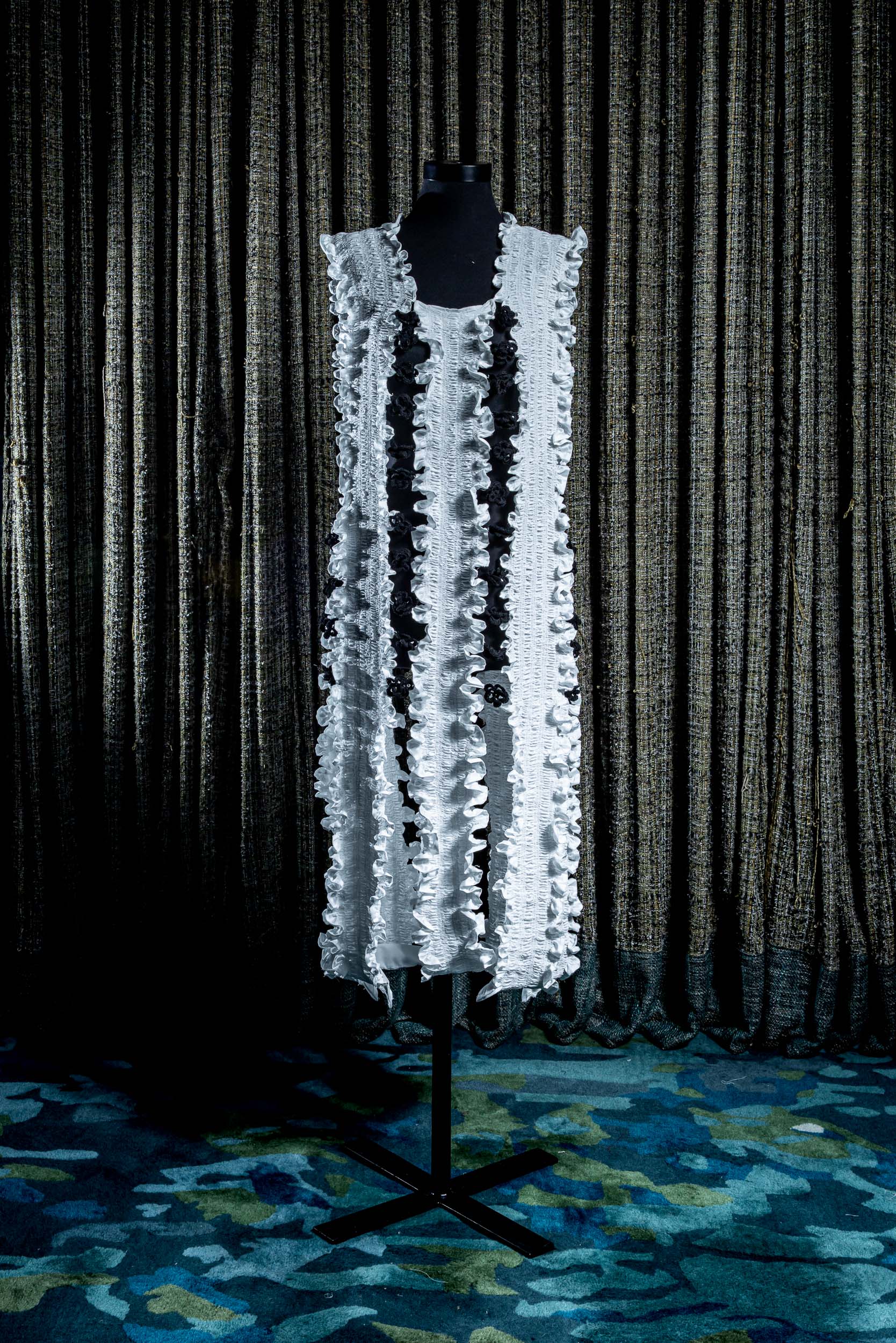 Tenue-Tiphaine-Le-Berrigaud-prix-mode-Evok-Collection-crédit-photo-Simon-Detraz