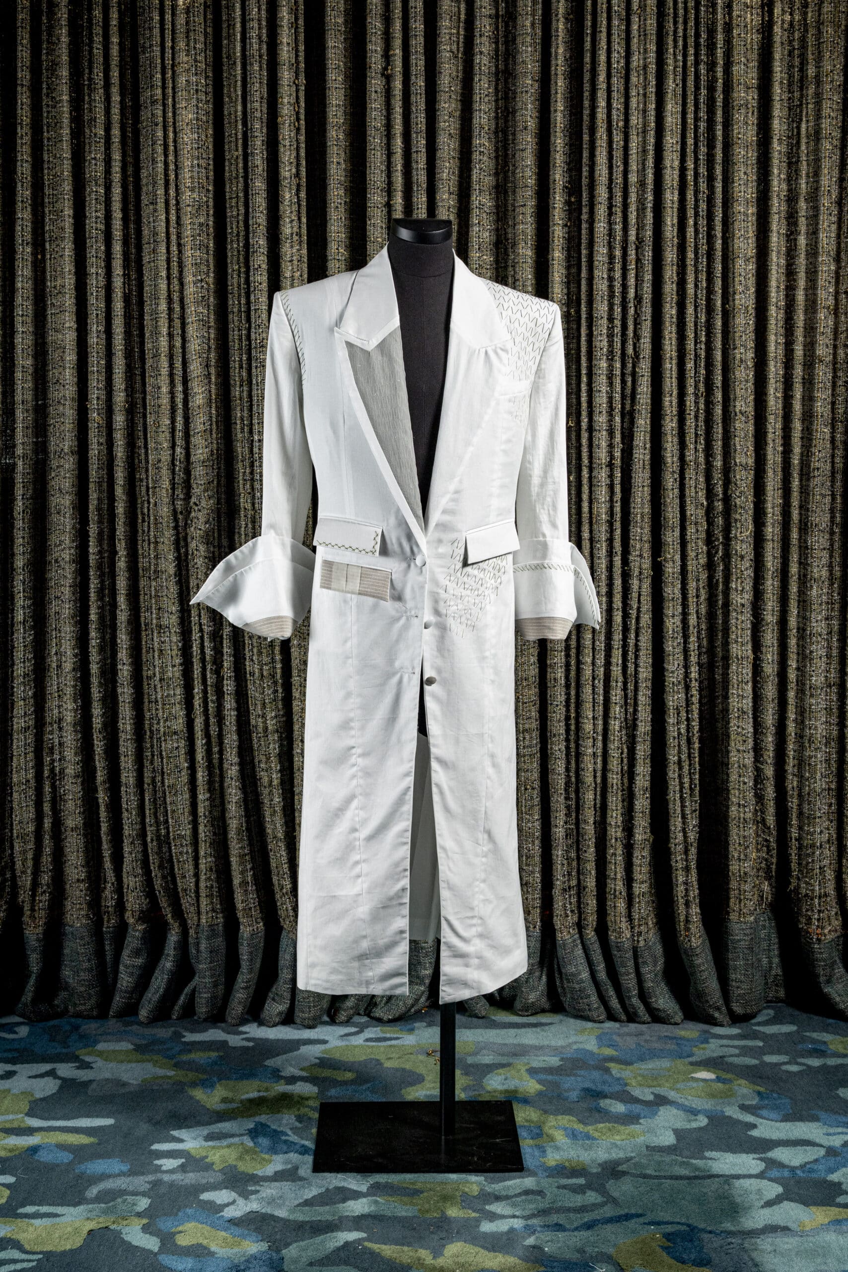 Tenue-Léo-Bridier-Prix-Mode-Evok-Collection-2026-crédit-photo-Simon-Detraz