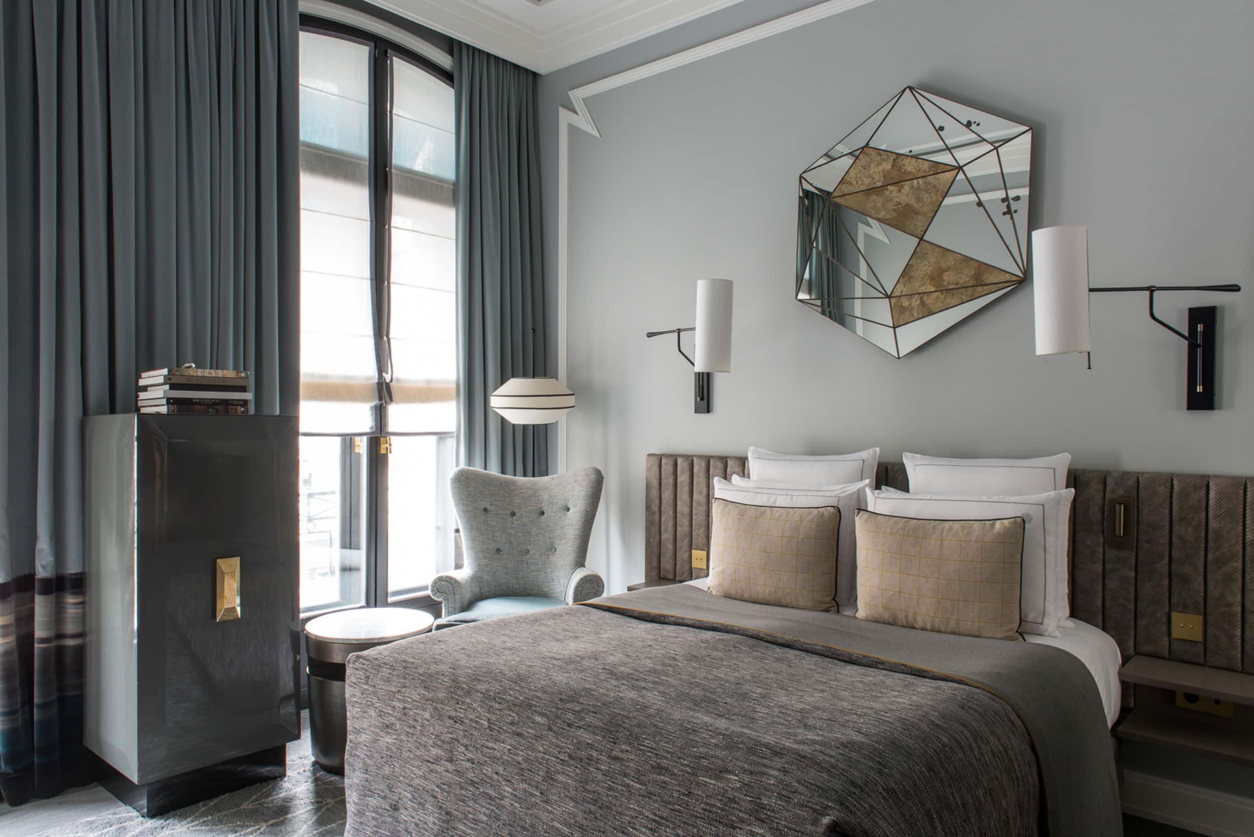 superior room in nolinski paris hotel in the heart of paris. Picture by guillaume de laubier in 2022
