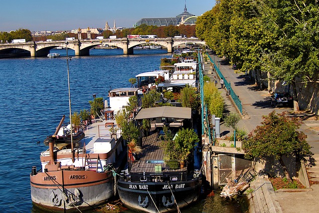 banks of the seine paris
