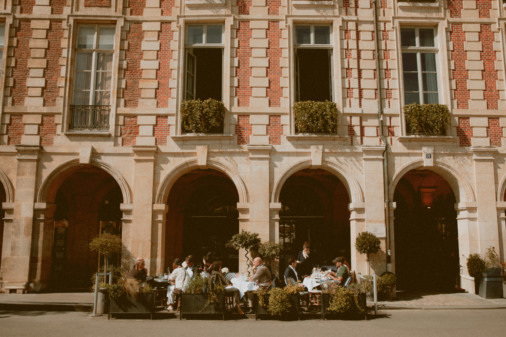 cour des vosges terrace hotel. copyright clelia stevenard in 2025