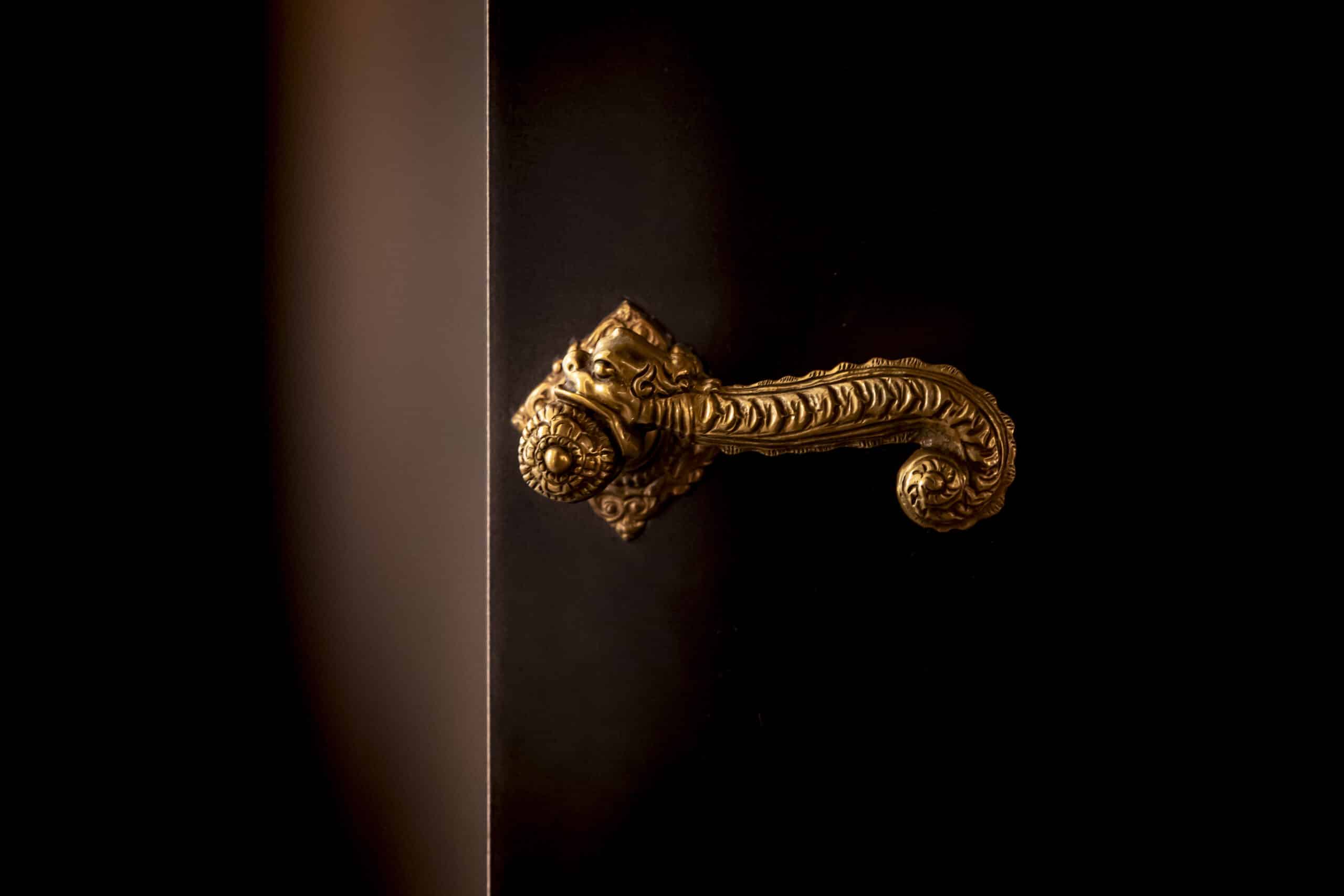 detail of a door in the nolinski venezia hotel in venice. copyright simon detraz