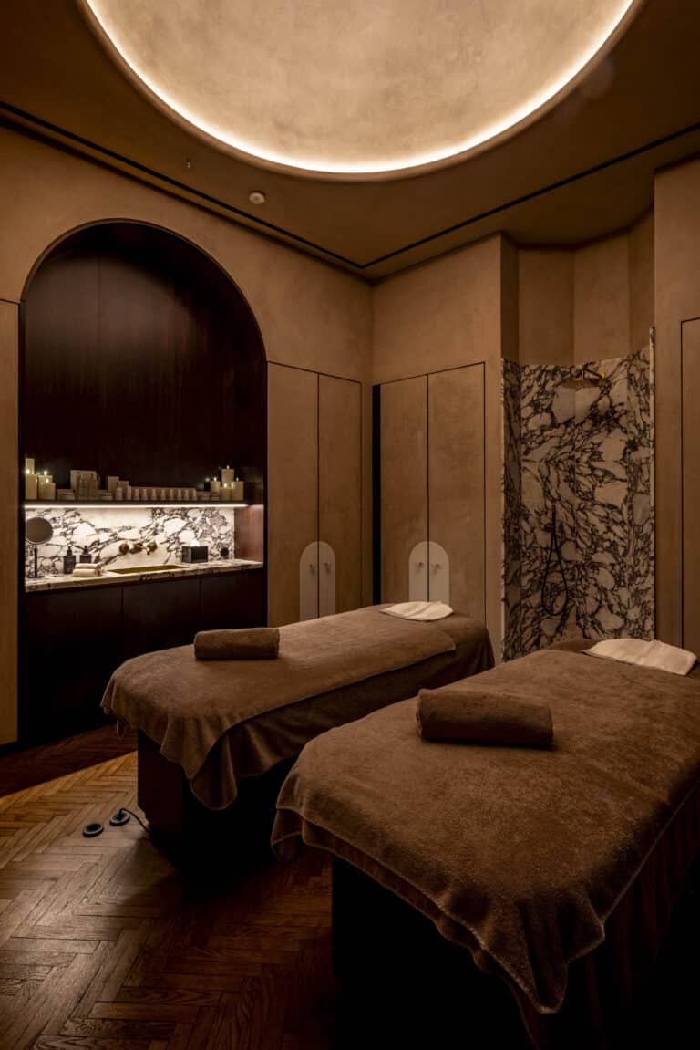 Cabine-soins-spa-Nolinski-Venezia-crédit-photo-Simon-Detraz