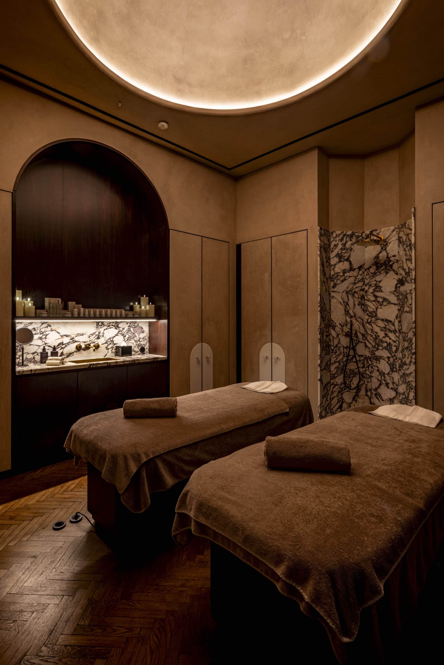 Cabine-soins-spa-Nolinski-Venezia-crédit-photo-Simon-Detraz