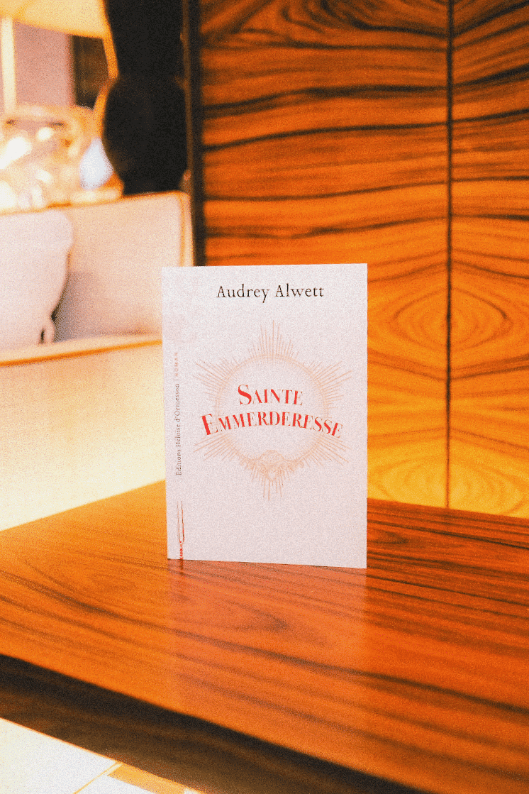 Sainte Emmerderesse - Audrey Alwett - Éditions Héloïse d'Ormesson