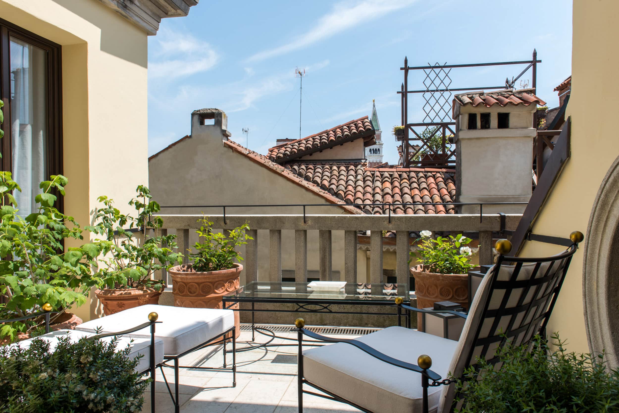 deluxe suite at nolinski venezia. copyright guillaume de laubier