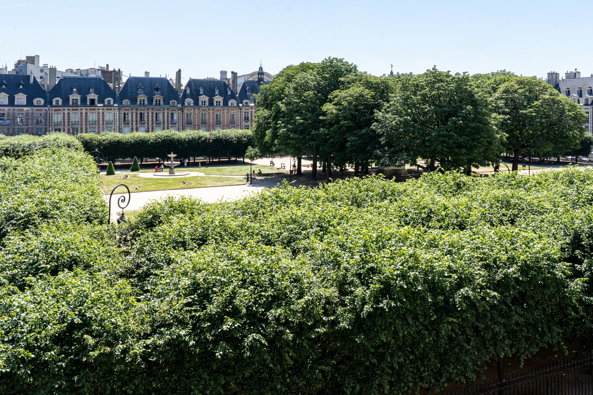 Vue-Place-des-Vosges-crédit-photo-Hemblem